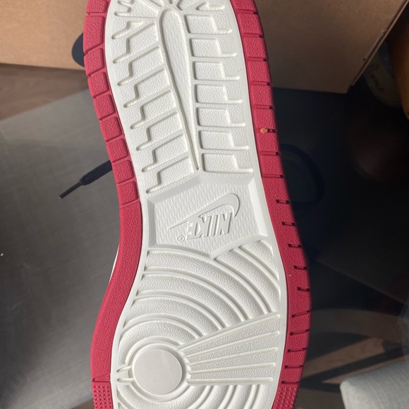 Womens size 11/mens 10 nike air Jordan 1 hight top - Picture 5 of 6